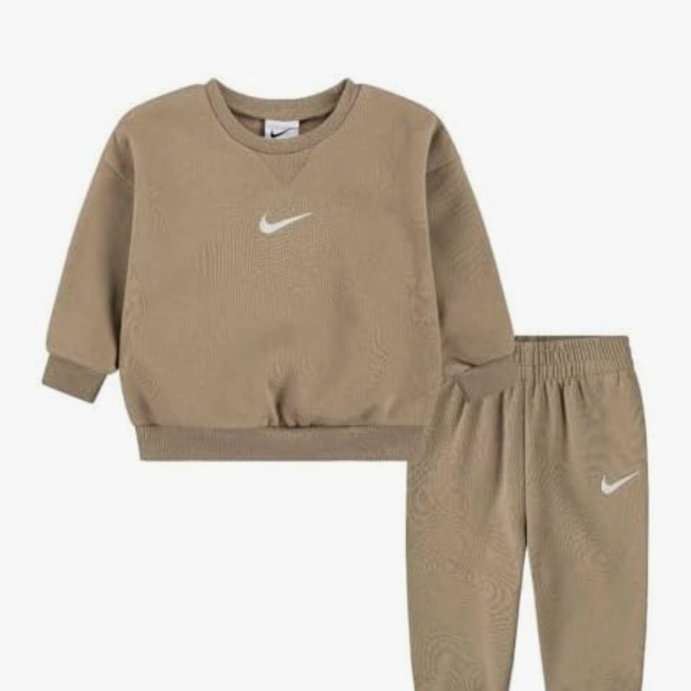 Nike Unisex Kids NKN ESSENTIAL FLEECE CREW Jogger Tan Set